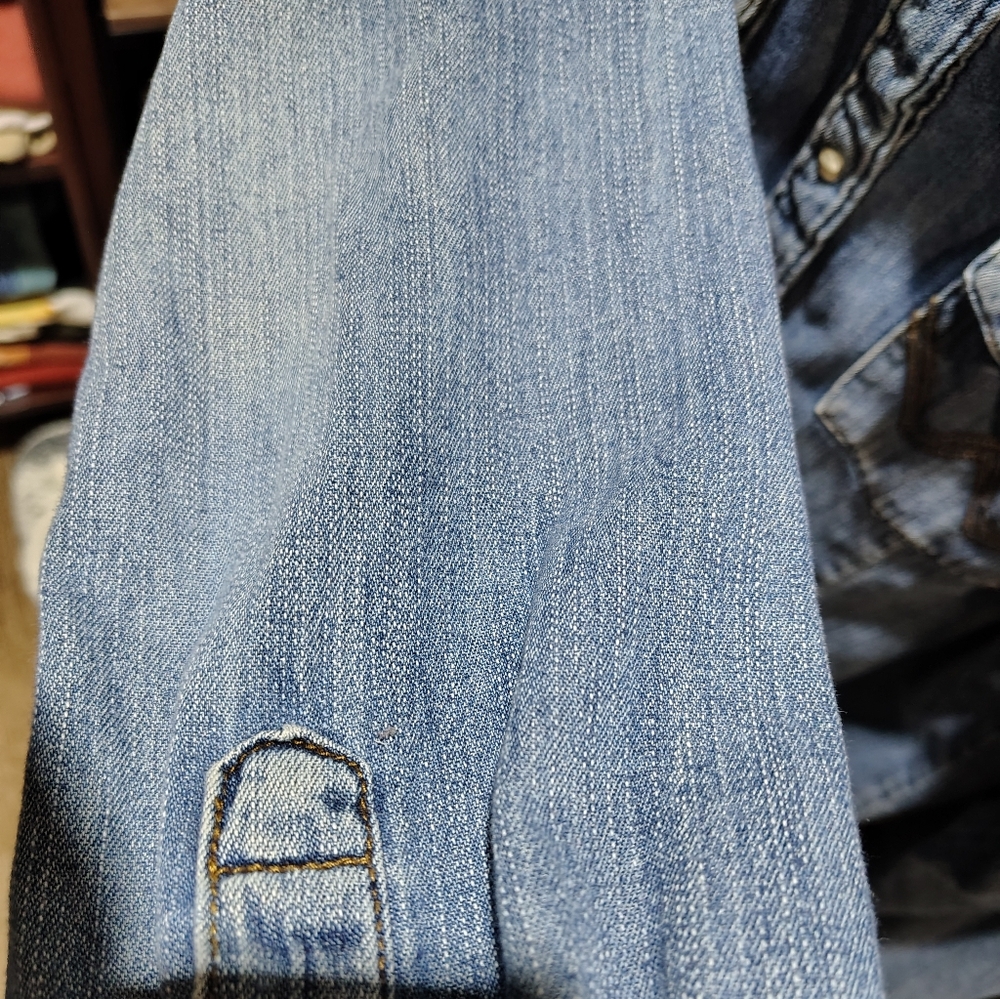 Wrangler Distressed Blue Denim Western Shirt Size Large - Picture 7 of 8